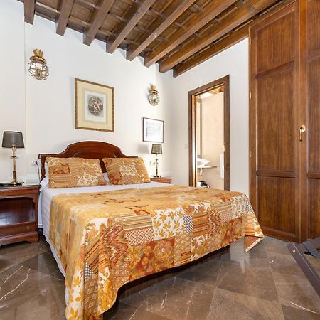 Apartamentos En Pleno Centro, Aljibe Rodrigo Del Campo 1A Granada Bagian luar foto