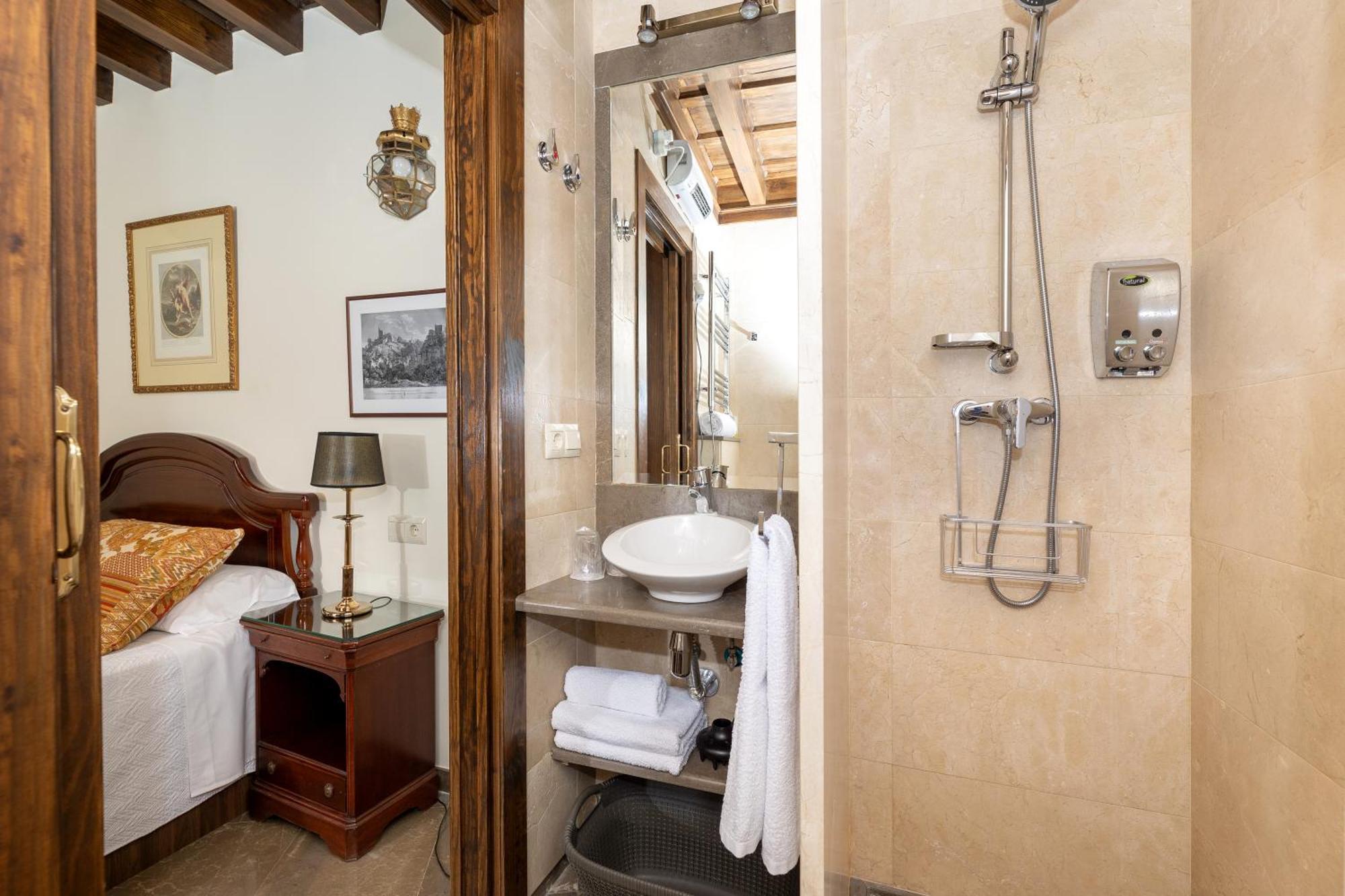 Apartamentos En Pleno Centro, Aljibe Rodrigo Del Campo 1A Granada Bagian luar foto